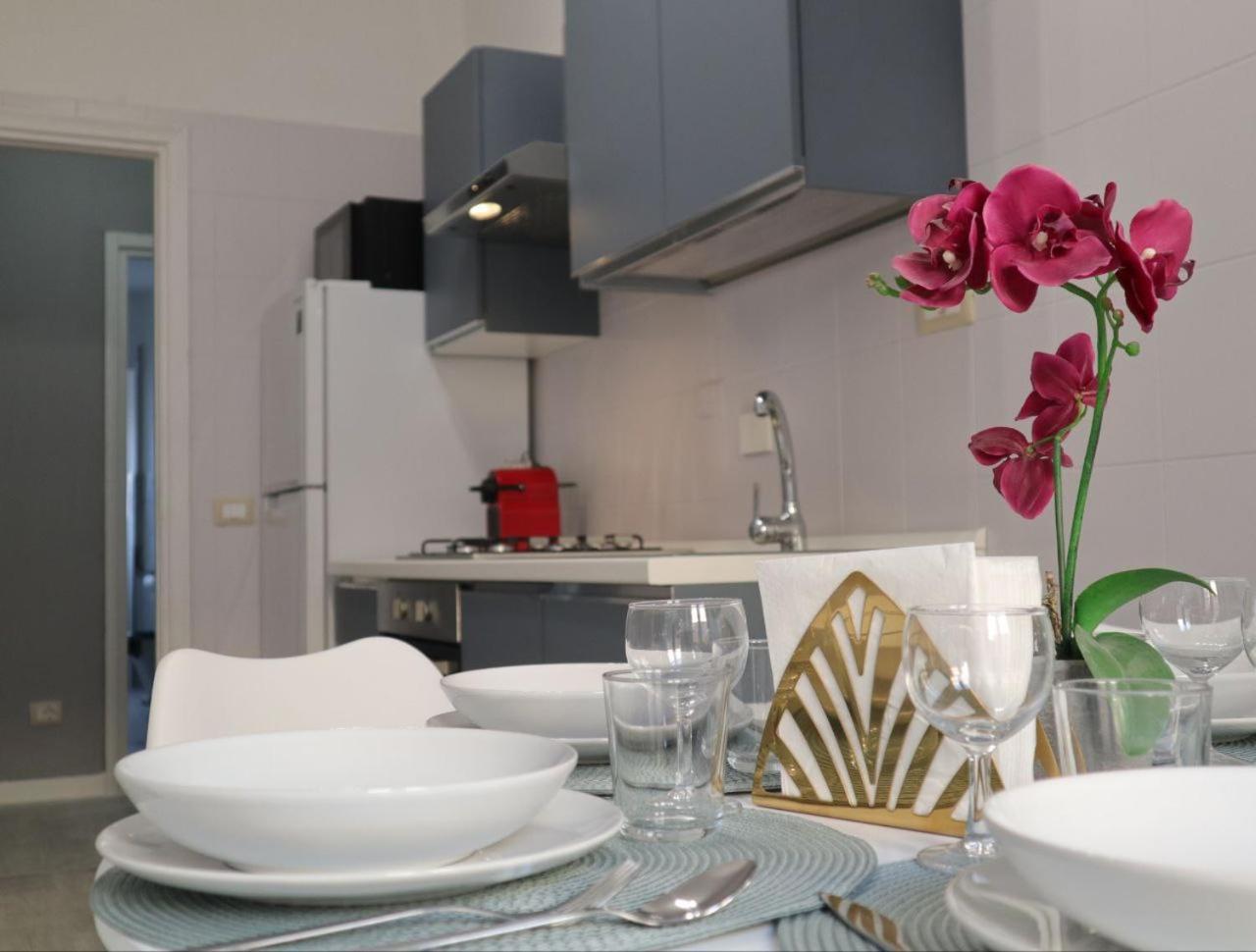 Sara'S Home - Modern Apartment Near Metro, Perfect For Families And Groups In Рим Екстериор снимка