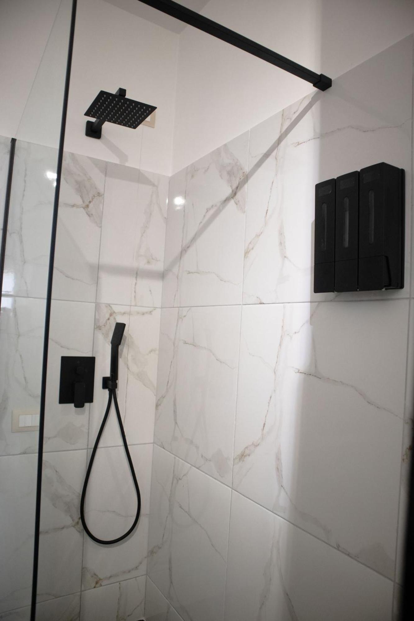 Sara'S Home - Modern Apartment Near Metro, Perfect For Families And Groups In Рим Екстериор снимка